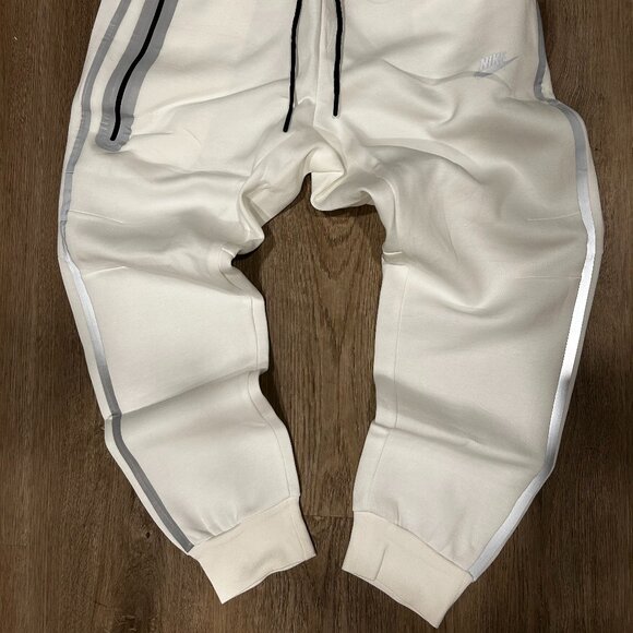 Nike tech white size medium - Picture 3 of 3
